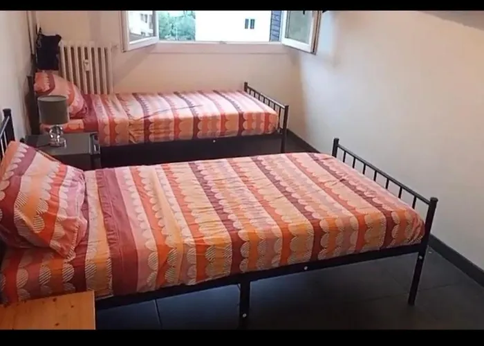 NEW CHEAP PRIVATE ROOM, KITCHEN , OVERWIEUW sea,TRAM on spot, 12 minutes from nice train station with tram , beach in 17 min tram , CHAMBRE PRIVÉE pas cher, cuisine équipée , tram sur place, APERÇU mer, 12 min de la gare de Nice avec le tram, 17 min